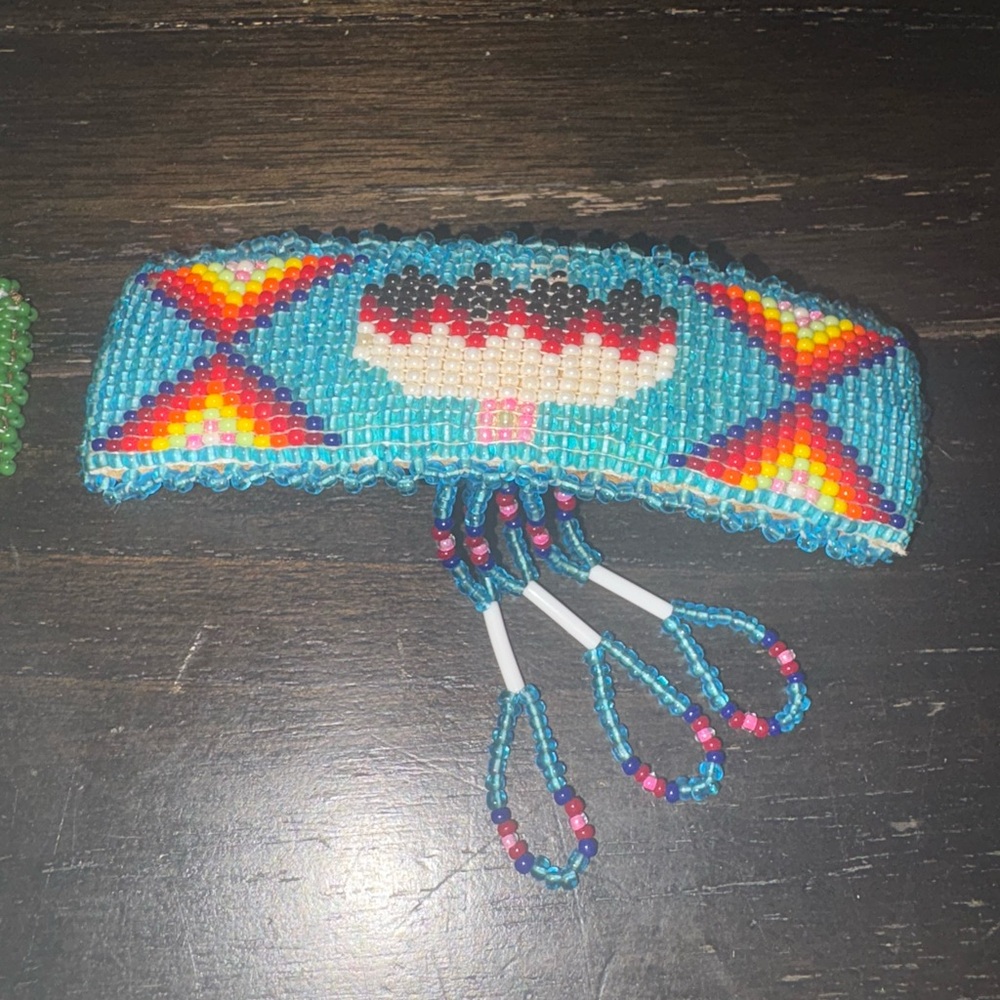 NICE HAND CRAFTED CUT BEADED GEOMETRIC DESIGN NATIVE AMERICAN NAVAJO BARRETTE